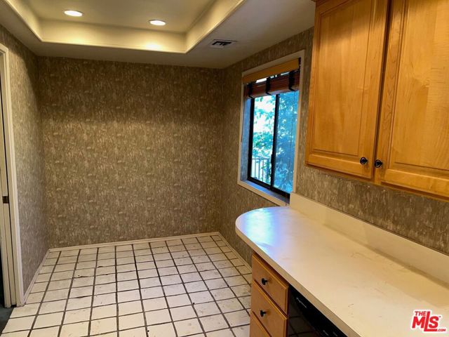 4919 Laurel Canyon Boulevard, 18 photo 6