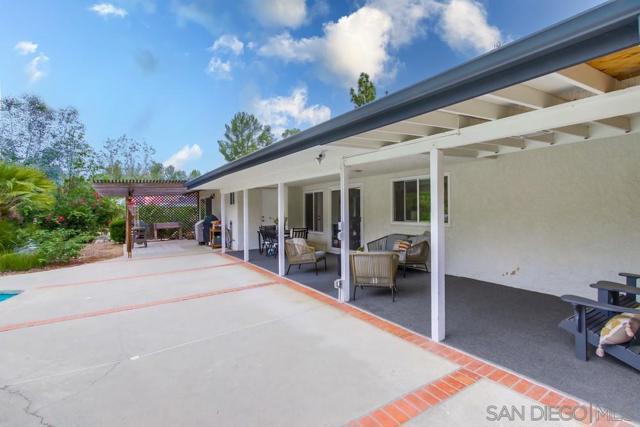 16820 Orchard Bend Rd, Poway CA: https://media.crmls.org/mediaz/bff3e18e-8c5a-47dd-bbaa-f0a005bb9c9b.jpg