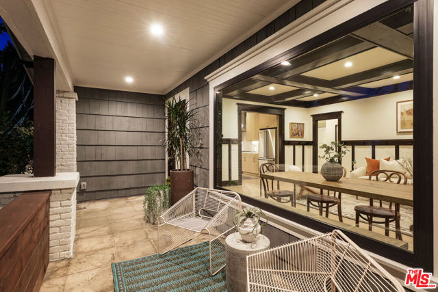 1644 Golden Gate Avenue, Los Angeles CA: https://media.crmls.org/mediaz/bff5149d-4e38-41e4-9e79-4f18f5691ca5.jpg