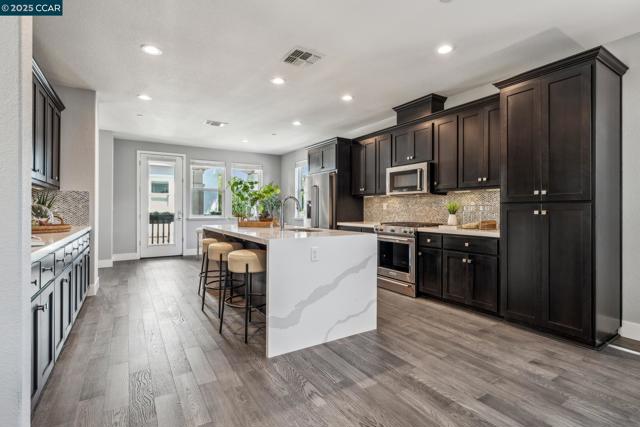 510 Ashton Way, Pleasant Hill CA: https://media.crmls.org/mediaz/bff58eae-0016-47c2-b6e8-cca94443b2fd.jpg