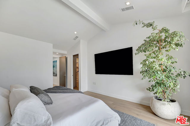 6442 Lunita Road, Malibu CA: https://media.crmls.org/mediaz/bff5eb92-c349-44e4-939c-0ee5701fff06.jpg