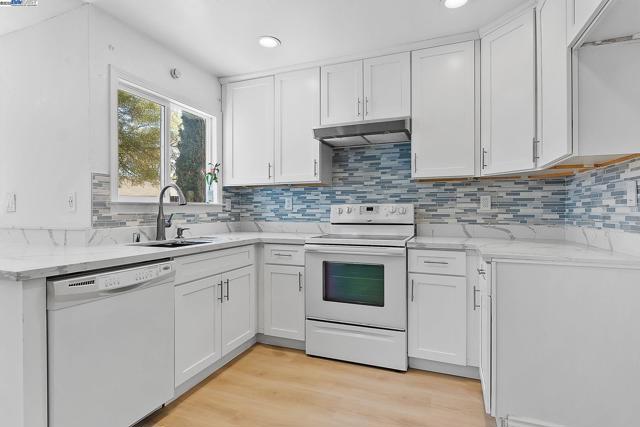 3481 Michael Pl, Bay Point CA: https://media.crmls.org/mediaz/bff6d36a-dfd7-4c42-877a-e911775b74e9.jpg
