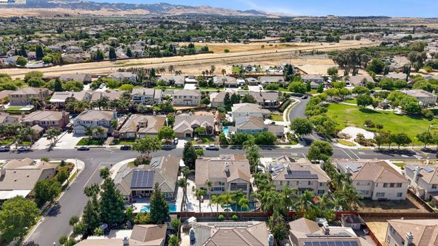 2132 Gold Poppy St, Brentwood CA: https://media.crmls.org/mediaz/bff6eb75-2f0c-4cb4-93fd-9a1903e9e9e4.jpg