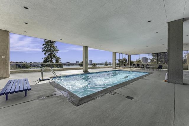 565 Bellevue Avenue, Oakland CA: https://media.crmls.org/mediaz/bff78e85-7449-440f-8023-ffc1b2d47fdb.jpg