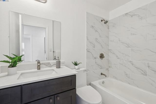 39681 Sundale Dr, Fremont CA: https://media.crmls.org/mediaz/bff8a77d-582a-48d1-922d-cb61bad4ebcc.jpg