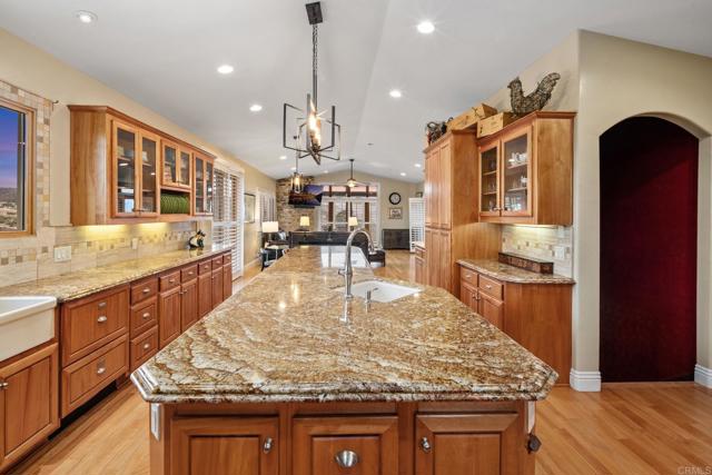 18351 WOODS HILL, Ramona CA: https://media.crmls.org/mediaz/bff93b49-75a0-4acc-9618-16e86fdc3b96.jpg