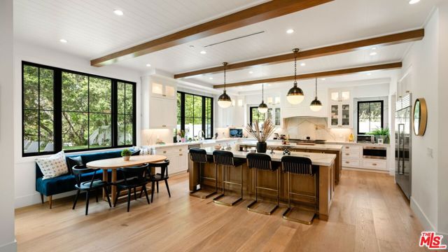 16101 Royal Mount Drive, Encino CA: https://media.crmls.org/mediaz/bff97343-15c9-461b-a7dc-7473d27d7b0a.jpg