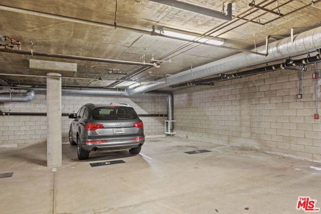2115 3rd Street, Santa Monica CA: https://media.crmls.org/mediaz/bff9fabd-96bf-49c9-8fac-e47da37dd4e7.jpg