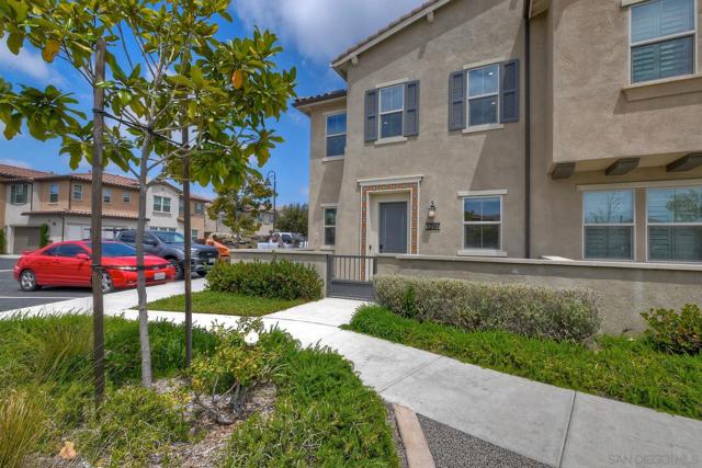 1097 Delpy View Point, Vista CA: https://media.crmls.org/mediaz/bffa012f-a892-4ab0-a16e-290aaa9d4543.jpg