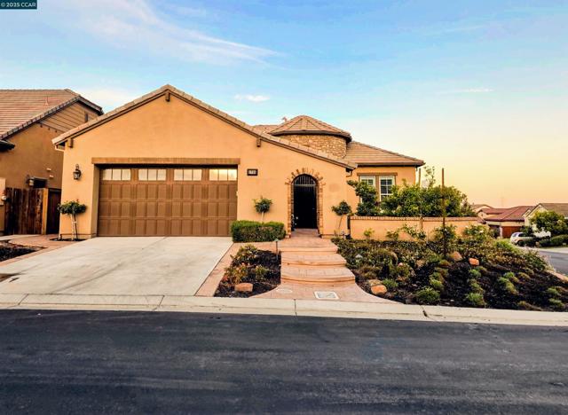 1735 Veneto Ln, Brentwood CA: https://media.crmls.org/mediaz/bffa6ccb-39e5-427e-95bc-8c5e31bf4454.jpg