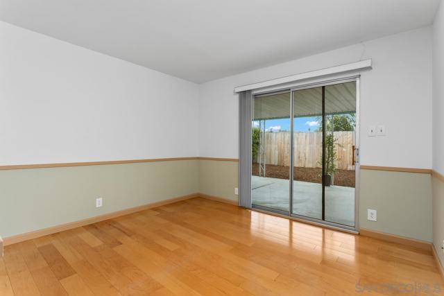 709 Sunflower St, Encinitas CA: https://media.crmls.org/mediaz/bffae1fb-2ee0-4efe-9776-3316a459f71b.jpg