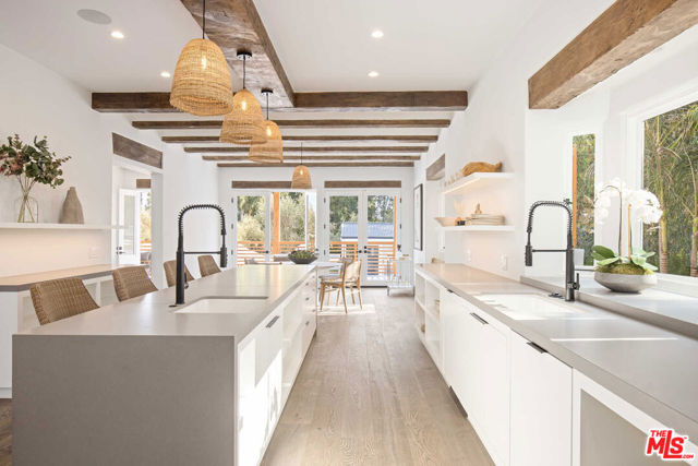 27405 Pacific Coast Highway, Malibu CA: https://media.crmls.org/mediaz/bffae4ca-a330-4531-a646-12ec61387ee1.jpg