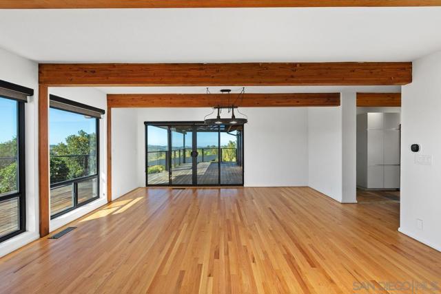 30830 Ranch Creek Rd, Valley Center CA: https://media.crmls.org/mediaz/bffb0b53-863f-4642-af6d-3c7b6775d688.jpg