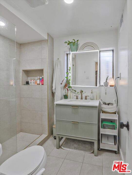 6921 Paseo Del Serra Drive, Los Angeles CA: https://media.crmls.org/mediaz/bffb9939-782c-433a-bf38-846a1c190622.jpg