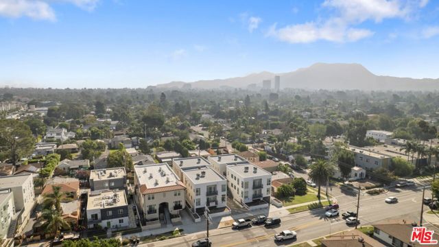 5110 Cahuenga Boulevard, North Hollywood CA: https://media.crmls.org/mediaz/bffc6f50-9d88-4c18-8ee3-8ee1e0ec180b.jpg