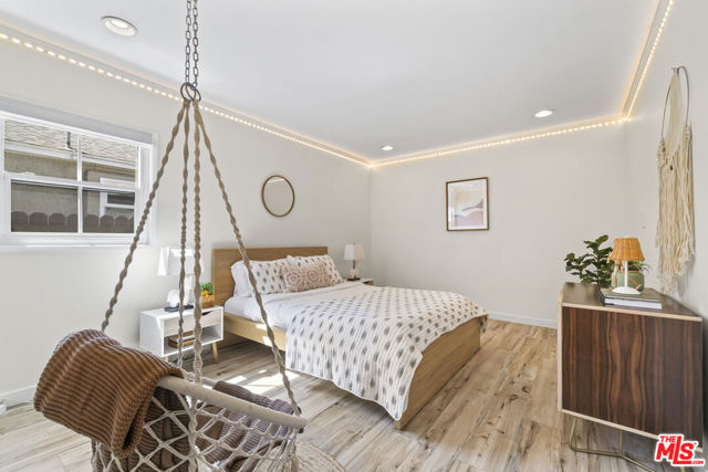 11023 Kling Street photo 16