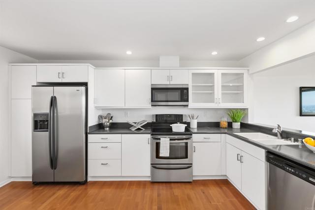 6635 Caminito Scioto, La Jolla CA: https://media.crmls.org/mediaz/bffd9350-dd0a-4826-85db-a4b327a581f9.jpg