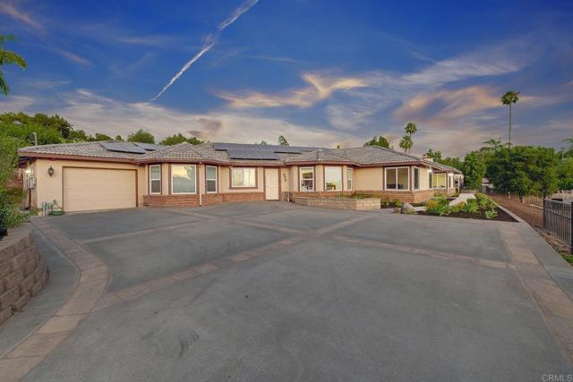 929 Chumash Trail, Vista CA: https://media.crmls.org/mediaz/bffe1553-a243-4ed9-9c8c-bdd76ad9808f.jpg