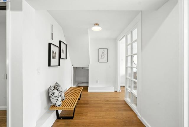 24 Riverton Dr, San Francisco CA: https://media.crmls.org/mediaz/bffe46c5-f09b-4193-8444-2b05939774b1.jpg