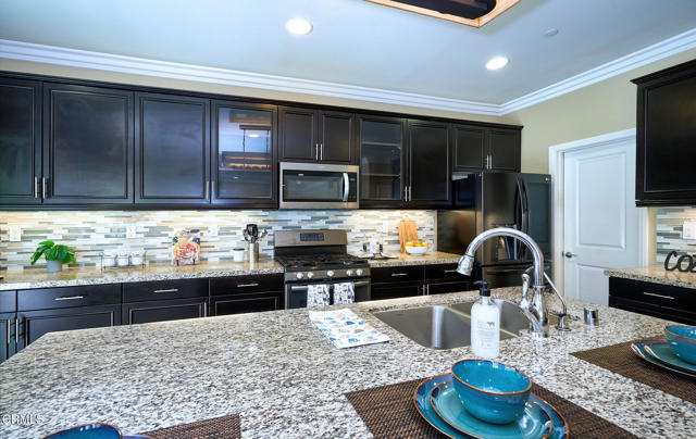 Detail Gallery Image 6 of 61 For 670 Xanadu Way, Oxnard,  CA 93036 - 4 Beds | 3 Baths