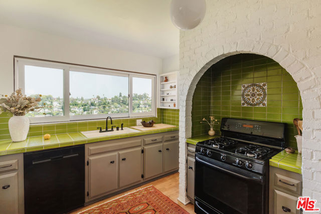 3744 Clayton Avenue, Los Angeles CA: https://media.crmls.org/mediaz/bffec92f-1c01-48f7-9f92-ebe064a2874f.jpg