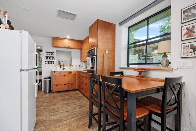 860 Nardo Road, Encinitas CA: https://media.crmls.org/mediaz/bfff3b27-e097-433a-abf1-f23bf3ebc4c0.jpg
