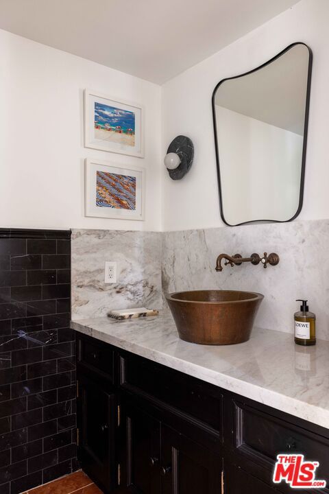 9809 Beeson Drive, Beverly Hills CA: https://media.crmls.org/mediaz/bffffa70-fab7-426b-bf4c-ead812716227.jpg