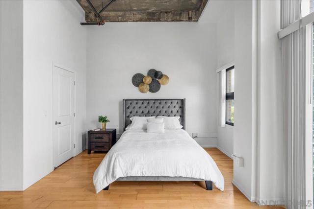 3211 5Th Ave, San Diego CA: https://media.crmls.org/mediaz/c0003453-7dcf-4de3-9863-f4ad76b383dc.jpg
