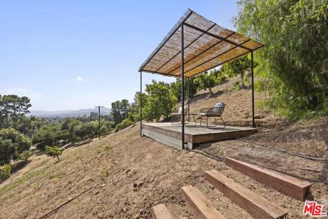 1131 Rancho Drive, Ojai CA: https://media.crmls.org/mediaz/c0006cff-4000-483a-8ed2-4e4136c405a9.jpg