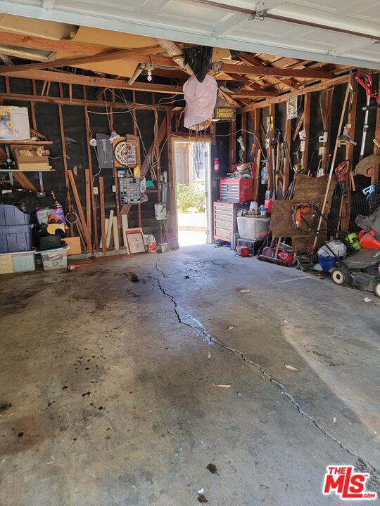 6500 Hayvenhurst Avenue, Lake Balboa CA: https://media.crmls.org/mediaz/c001796e-45d7-404f-ba43-ba6d7e62b20b.jpg