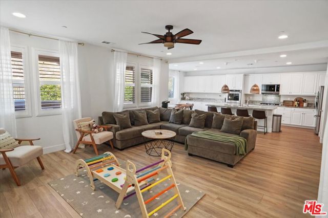 27336 Ellery Place, Santa Clarita CA: https://media.crmls.org/mediaz/c001e11a-c62a-485f-b672-0373974e81f0.jpg