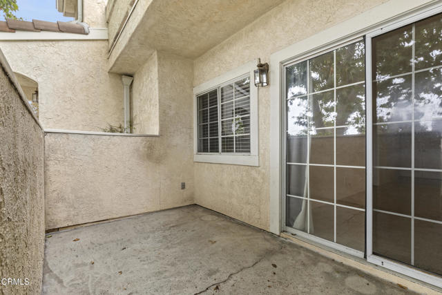 2091 Blackberry Circle, Oxnard CA: https://media.crmls.org/mediaz/c002774d-1665-480d-ad60-d22747d8b582.jpg