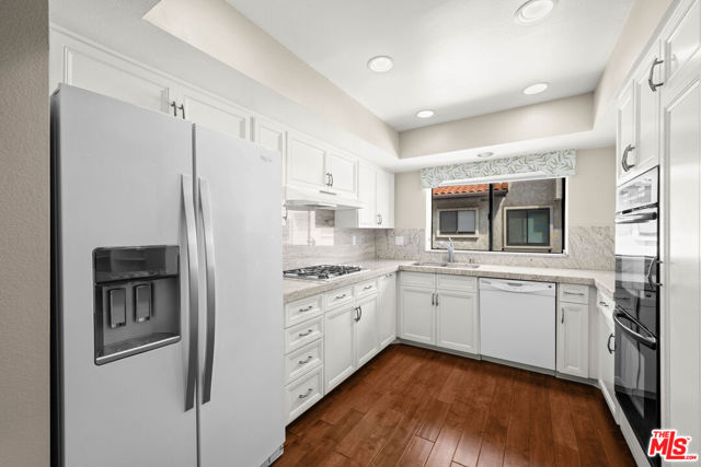 1490 Palisades Drive, Pacific Palisades CA: https://media.crmls.org/mediaz/c002b113-28ca-452d-adfb-97843322b35f.jpg