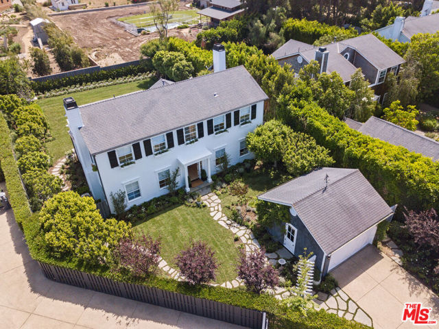 28870 Hampton Place, Malibu CA: https://media.crmls.org/mediaz/c002be65-c342-4673-ae51-d972005238c1.jpg