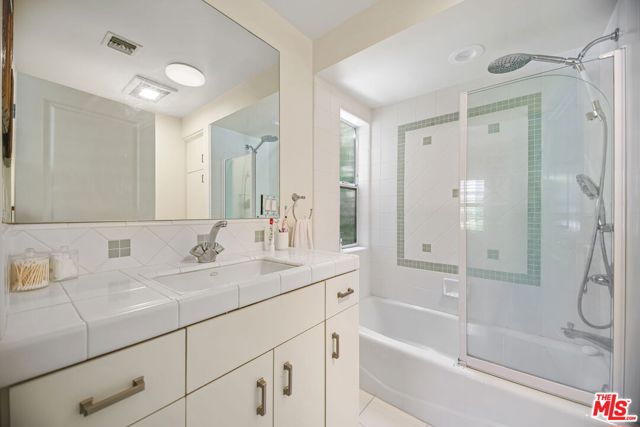 2660 Carman Crest Drive, Los Angeles CA: https://media.crmls.org/mediaz/c002de42-2194-4d08-be44-d8962ab40f14.jpg