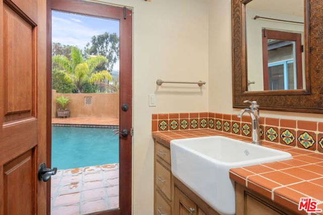 16141 Bayberry Place, Sherman Oaks CA: https://media.crmls.org/mediaz/c002dee6-ab5b-41db-a0ab-acf0a362bab2.jpg
