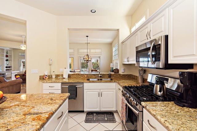 37948 Breeze Way, Palm Desert CA: https://media.crmls.org/mediaz/c003f14b-91bb-47d5-9b8b-902f09eb92ec.jpg