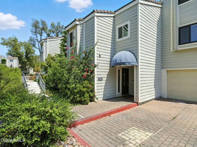 1206 S Westlake Boulevard, Westlake Village CA: https://media.crmls.org/mediaz/c003f703-b5af-41ff-b1fa-a30f6458f67a.jpg