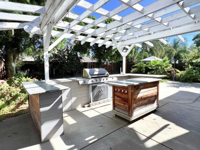 85 Phillips Ct, Tracy CA: https://media.crmls.org/mediaz/c003fc2e-067c-4215-9a36-c941fd81b0b5.jpg