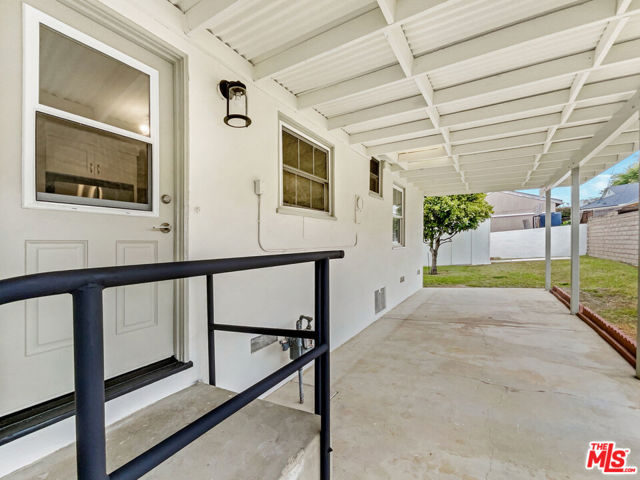 264 S Joanne Avenue, Ventura CA: https://media.crmls.org/mediaz/c00402f4-195f-45de-923b-2dbc8589594e.jpg