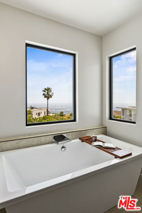 2380 Venus Drive, Los Angeles CA: https://media.crmls.org/mediaz/c0043200-a05e-4632-899b-9f6a3918fe2b.jpg