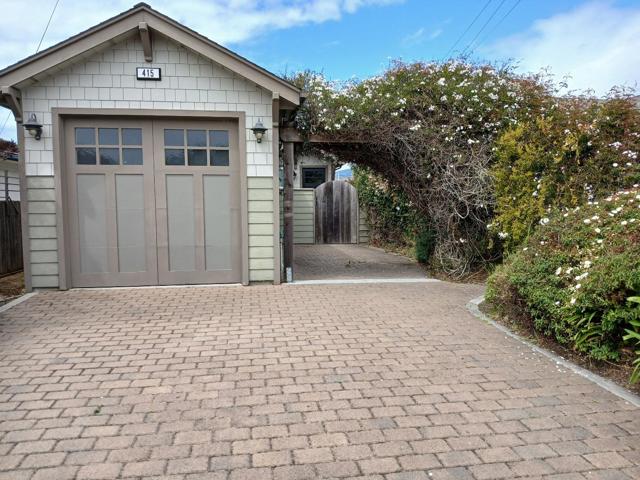 415 Spruce Street, Half Moon Bay CA: https://media.crmls.org/mediaz/c0051f69-16f5-461e-95b0-d62b03bc0d12.jpg