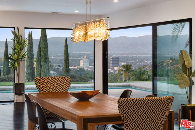 3235 Steven Drive, Encino CA: https://media.crmls.org/mediaz/c0052197-bb45-49ed-a3e0-e7364602956a.jpg