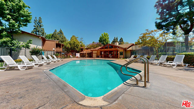 3719 Country Club Drive, Long Beach CA: https://media.crmls.org/mediaz/c005a591-e339-4528-89de-379ba276b4d0.jpg