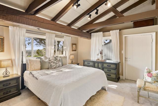 10013 Pandora Drive, La Mesa CA: https://media.crmls.org/mediaz/c0062c5c-0f54-4696-8801-4fdd2cc4ffe1.jpg