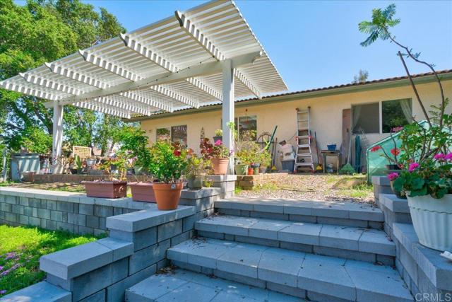 15720 Zeigler Court, Ramona CA: https://media.crmls.org/mediaz/c00647cd-86ed-4c97-b7f8-bbb9b6af7257.jpg