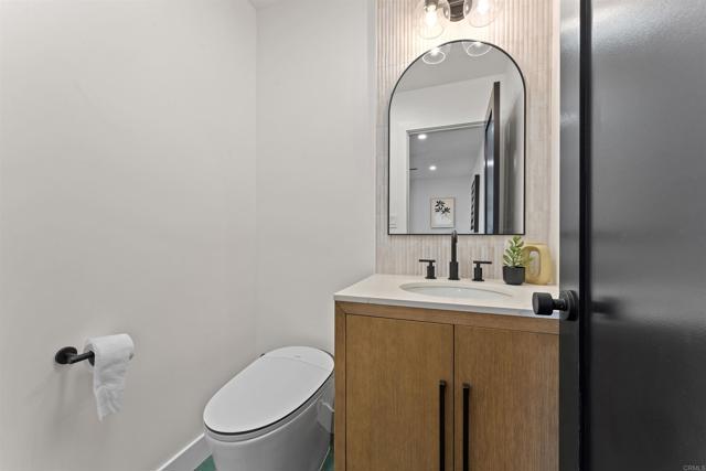 5777 Desert View Drive, La Jolla CA: https://media.crmls.org/mediaz/c0065ea8-49f9-4a2e-828e-e1ba886a37d6.jpg