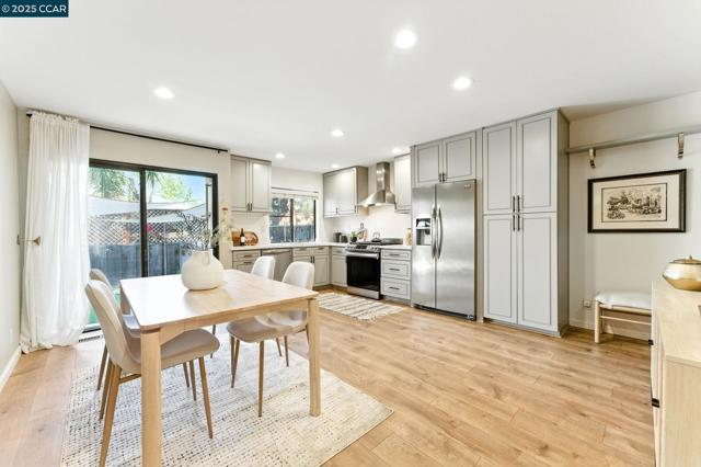 1660 San Luis Rd, Walnut Creek CA: https://media.crmls.org/mediaz/c00665fa-c946-49c2-b715-6091169e4bac.jpg