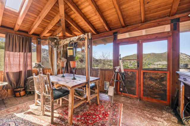 356 E Carlisle Road, Thousand Oaks CA: https://media.crmls.org/mediaz/c00676af-73b2-4638-8037-c00978a37a6b.jpg