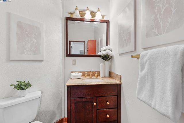 375 Montecillo Dr, Walnut Creek CA: https://media.crmls.org/mediaz/c006ba3c-e60d-40ea-aa62-4f55c0a1e846.jpg